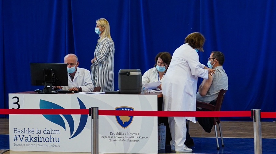 Kosove, mbi 1000 punonjes shendetesore te infektuar me Omicron